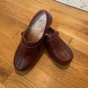 Dansko Womens Professional Clogs Shoes Size 37 Red Leather Button Burgundy